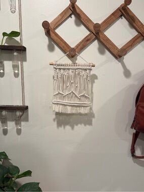ACOTAR Handmade Macramé Wall Hanging - white and tan